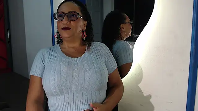 EvaMills1 online show from 02-05-25, 07:42