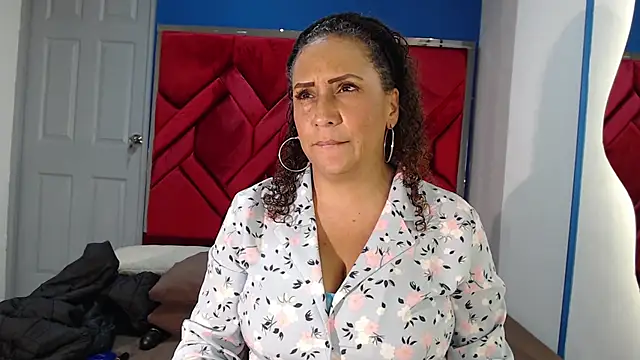 EvaMills1 online show from 02-25-25, 09:02