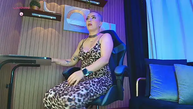 Camila Chainn online show from 10-27-25, 12:42