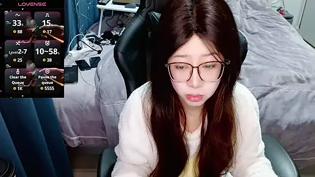 Snapshot of Angelababy001 chatting on 01-12-25, 03:03 Angelababy001 online show from 01-12-25, 03:03