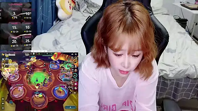 Snapshot of Angelababy001 chatting on 02-15-25, 07:17 Angelababy001 online show from 02-15-25, 07:17