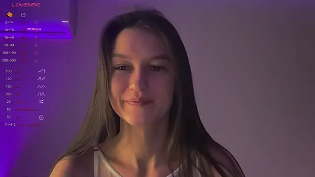 Snapshot of Alice__grace chatting on 02-11-25, 04:13 Alice grace online show from 02-11-25, 04:13