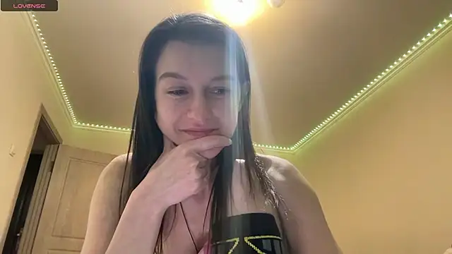 Snapshot of Alice__grace chatting on 02-13-25, 07:31 Alice grace online show from 02-13-25, 07:31