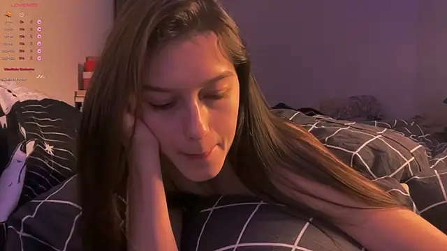 Snapshot of Alice__grace chatting on 02-27-25, 03:59 Alice grace online show from 02-27-25, 03:59