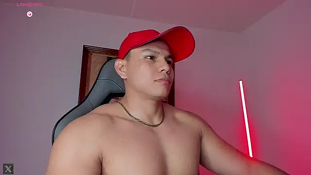 Snapshot of RoyConstance chatting on 11-09-25, 04:44 RoyConstance online show from 11-09-25, 04:44