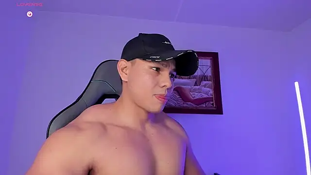 Snapshot of RoyConstance chatting on 01-14-26, 03:23 RoyConstance online show from 01-14-26, 03:23