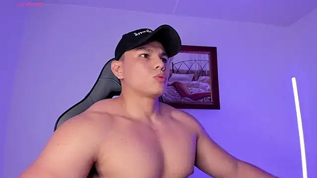 Snapshot of RoyConstance chatting on 01-16-26, 03:43 RoyConstance online show from 01-16-26, 03:43