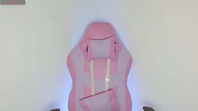 yulissa18 online show from 04-05-26, 01:47