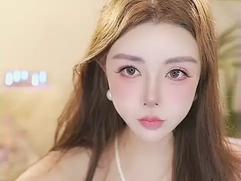 Qiaoqiao  online show from 06-25-26, 04:00