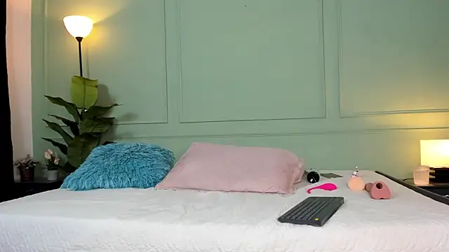Snapshot of Emma_Rosess chatting on 12-13-24, 12:50 Emma Rosess online show from 12-13-24, 12:50