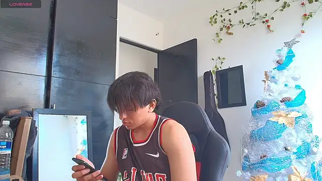 Snapshot of Haruto2001 chatting on 12-15-24, 01:32 Haruto2001 online show from 12-15-24, 01:32