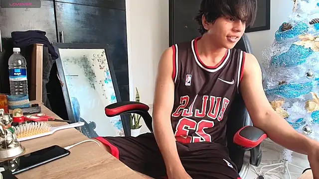 Snapshot of Haruto2001 chatting on 12-15-24, 04:48 Haruto2001 online show from 12-15-24, 04:48