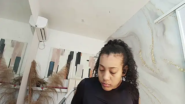 Snapshot of flavia_cruz chatting on 06-17-26, 12:29 flavia cruz online show from 06-17-26, 12:29
