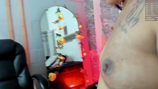 Snapshot of VioletaQueen_ chatting on 03-14-25, 05:57 VioletaQueen  online show from 03-14-25, 05:57