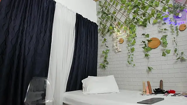 Snapshot of VioletaQueen_ chatting on 09-15-25, 02:00 VioletaQueen  online show from 09-15-25, 02:00