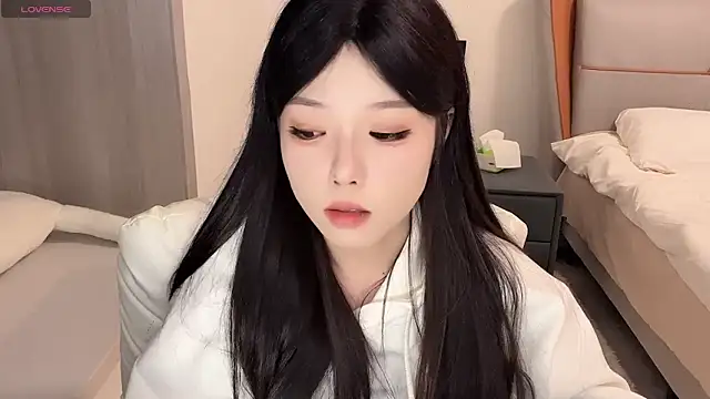 Snapshot of Q-ing chatting on 12-31-24, 06:35 Q-ing online show from 12-31-24, 06:35