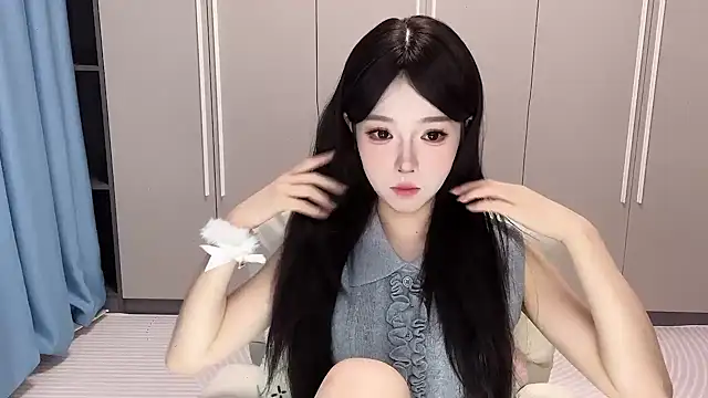 Snapshot of Q-ing chatting on 09-14-25, 01:32 Q-ing online show from 09-14-25, 01:32