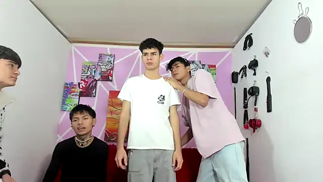 Fresahot2005 online show from 12-19-24, 07:40