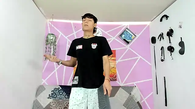 Fresahot2005 online show from 02-04-25, 07:11