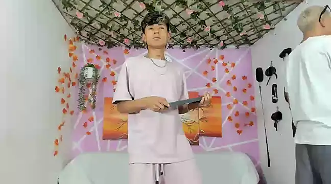 Fresahot2005 online show from 03-09-25, 12:00