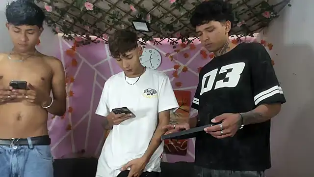 Fresahot2005 online show from 11-03-25, 03:02