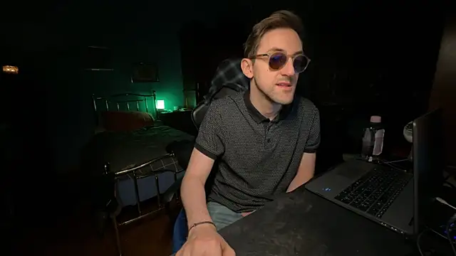 Snapshot of Stefisexy91 chatting on 12-17-25, 08:37 Stefisexy91 online show from 12-17-25, 08:37