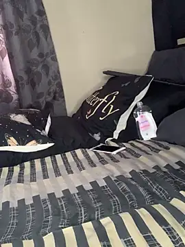 Snapshot of cardibabe chatting on 11-09-25, 03:32 cardibabe online show from 11-09-25, 03:32