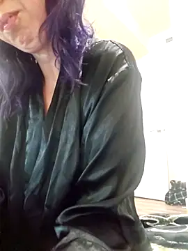 Snapshot of erinSmiles chatting on 10-29-25, 01:02 erinSmiles online show from 10-29-25, 01:02