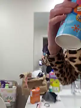 Snapshot of erinSmiles chatting on 11-07-25, 05:51 erinSmiles online show from 11-07-25, 05:51