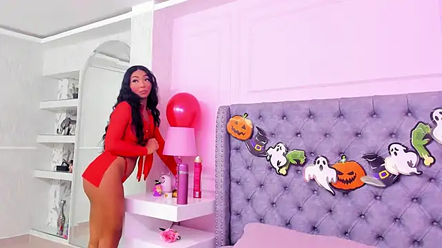 HaileeRoberts online show from 10-12-25, 01:10