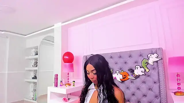 HaileeRoberts online show from 10-16-25, 12:50