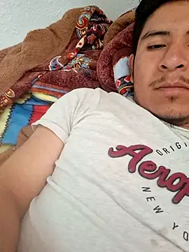 Snapshot of uziel2345 chatting on 09-10-25, 01:38 uziel2345 online show from 09-10-25, 01:38