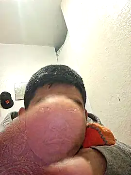 Snapshot of uziel2345 chatting on 04-16-26, 03:24 uziel2345 online show from 04-16-26, 03:24