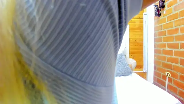 Snapshot of Dulcex69 chatting on 06-17-26, 01:34 Dulcex69 online show from 06-17-26, 01:34