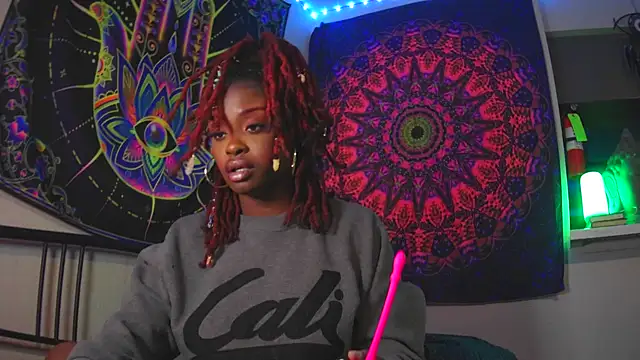 Tatithegoddess online show from 02-13-25, 08:17