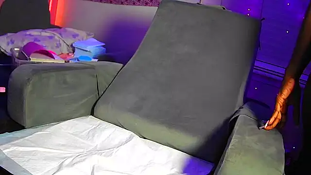 Tatithegoddess online show from 11-19-25, 03:06