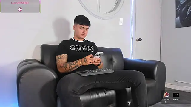 Cristopher strong online show from 03-10-26, 10:53