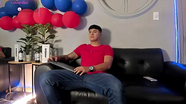 Snapshot of Cristopher_strong chatting on 06-12-26, 12:15 Cristopher strong online show from 06-12-26, 12:15