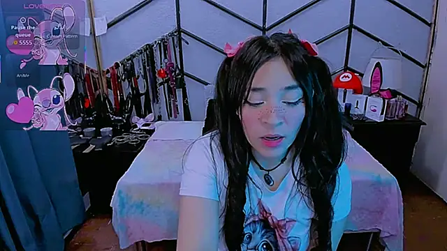 Snapshot of AlanaLuck chatting on 11-19-25, 07:25 AlanaLuck online show from 11-19-25, 07:25