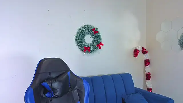 Snapshot of Demitryo chatting on 12-17-25, 04:18 Demitryo online show from 12-17-25, 04:18