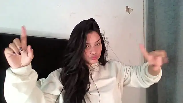 lolaa staars online show from 11-22-25, 07:51