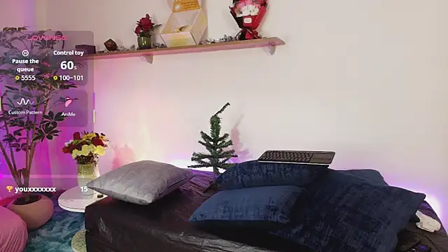 Snapshot of Elliee_ chatting on 11-03-25, 03:13 Elliee online show from 11-03-25, 03:13