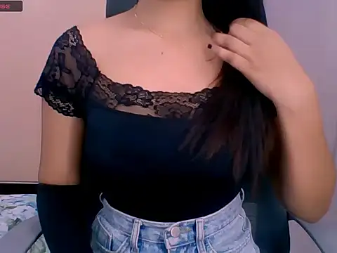 Snapshot of Nicole-wallace chatting on 10-07-25, 04:37 Nicole-wallace online show from 10-07-25, 04:37