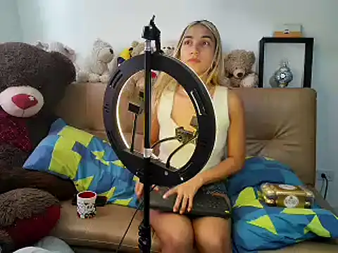 Snapshot of mandy_berrys chatting on 02-03-25, 07:00 mandy berrys online show from 02-03-25, 07:00