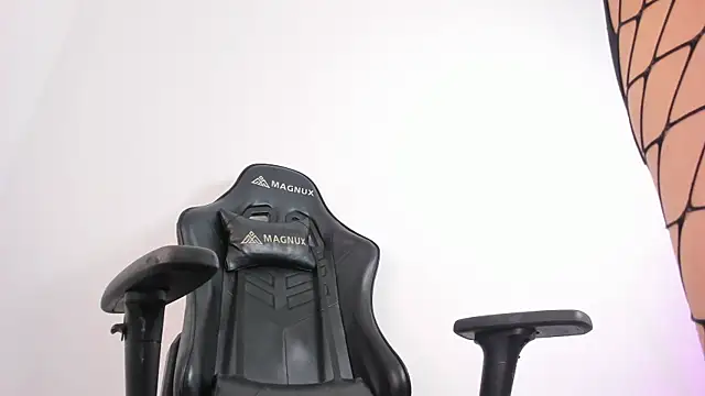 selena robertss  online show from 10-18-25, 02:03