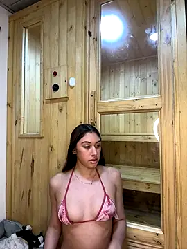 Snapshot of Barbielatinas chatting on 10-14-25, 03:40 Barbielatinas online show from 10-14-25, 03:40