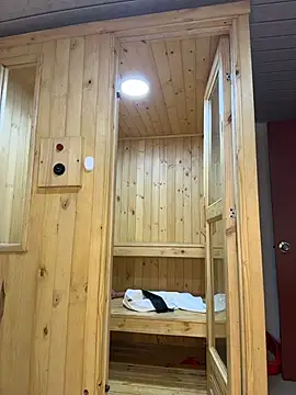 Snapshot of Barbielatinas chatting on 12-16-25, 04:28 Barbielatinas online show from 12-16-25, 04:28