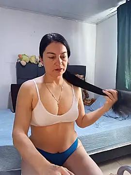 Snapshot of renata_hot1 chatting on 12-02-25, 04:13 renata hot1 online show from 12-02-25, 04:13