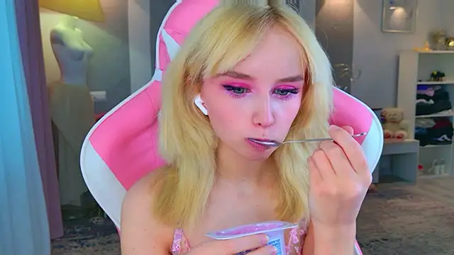 b4by LoL1 online show from 02-01-26, 08:57