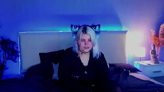 JoannLowe online show from 03-19-25, 02:27